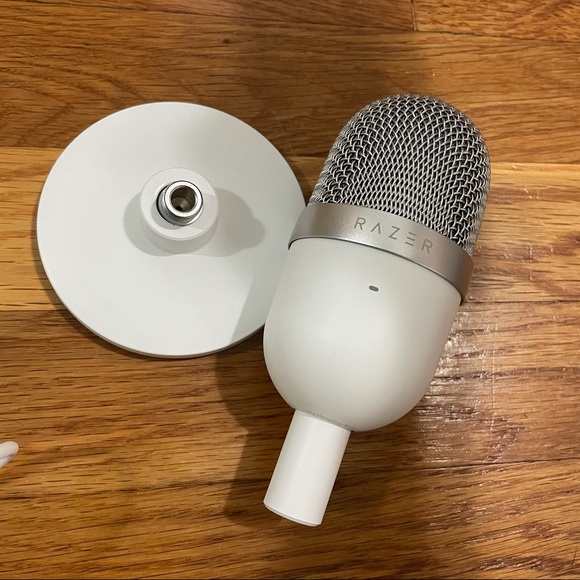 *SOLD* - Razer Seiren Mini Microphone - Mercury - Picture 4 of 8